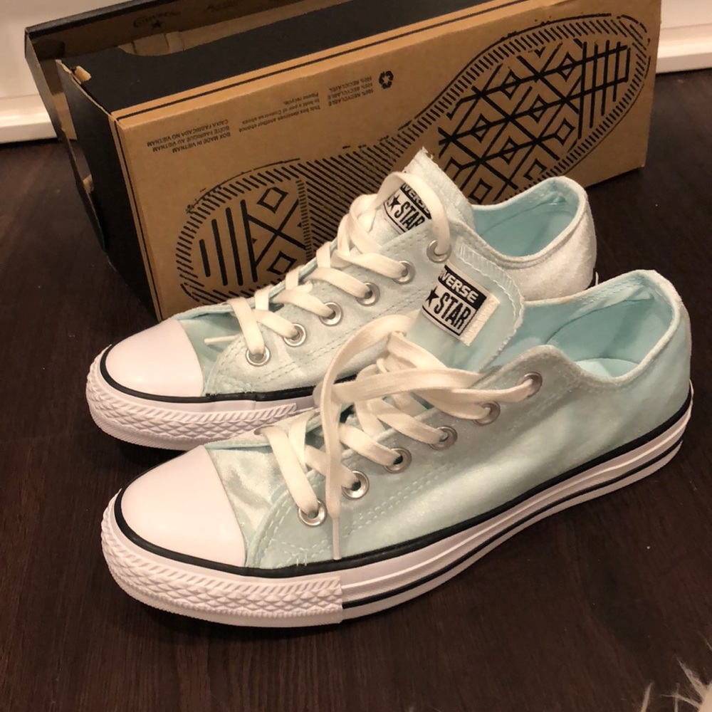 Women’s glacier blue velvet Converse size 8 shoes